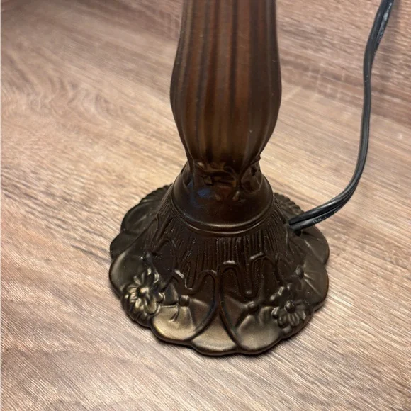 Tiffany style stained glass lamp - Picture 6 of 14